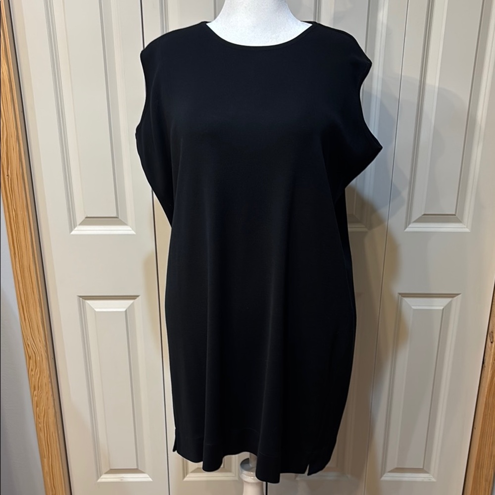 Ming Wang Black Sheath Dress with Crew Neck